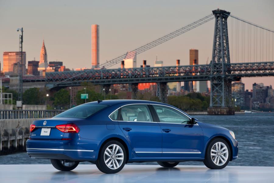  Volkswagen Passat TDI 2016 года  (фото 2 из 4)
